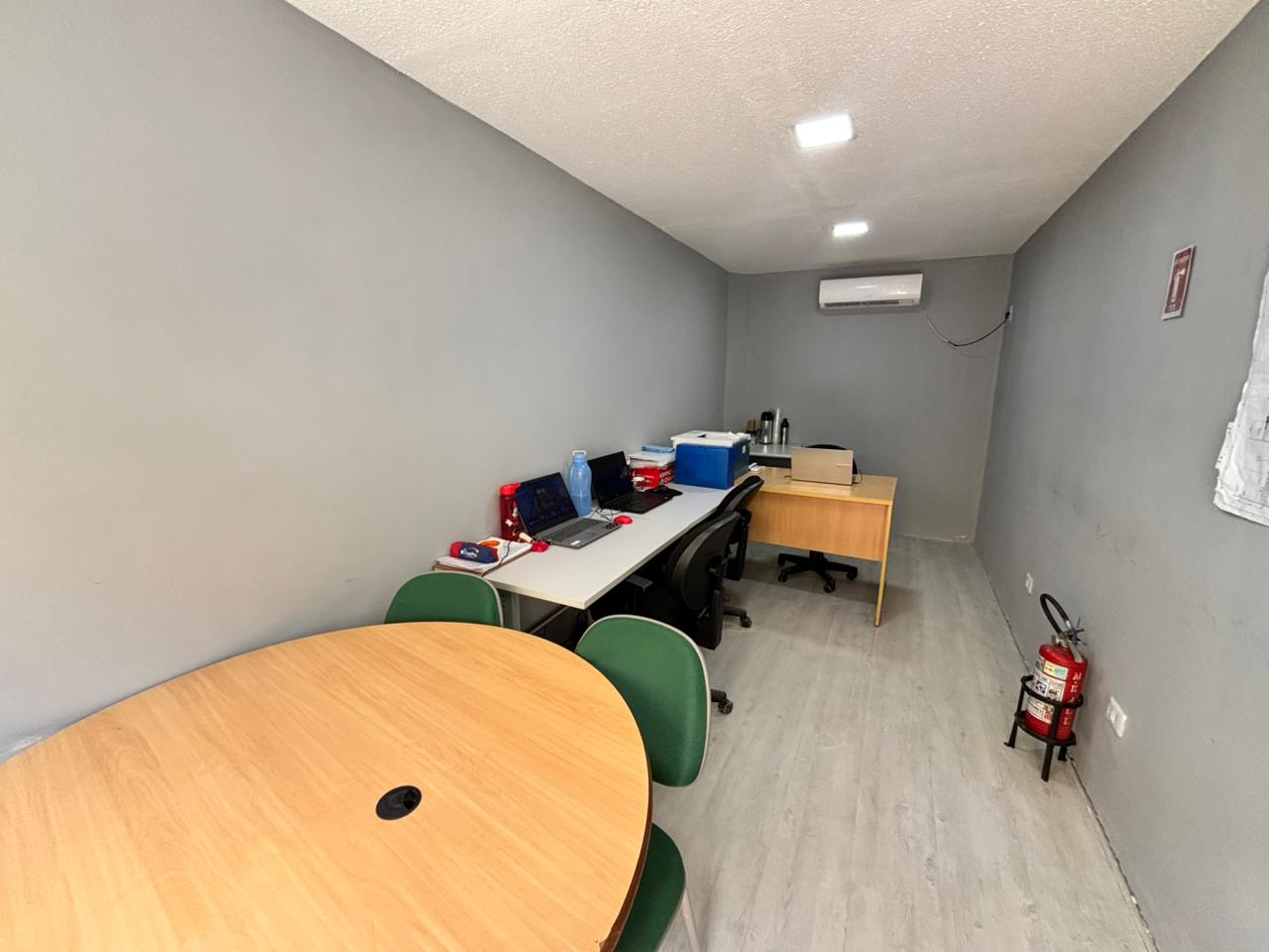 Escrit&oacute;rio completo em cont&ecirc;iner