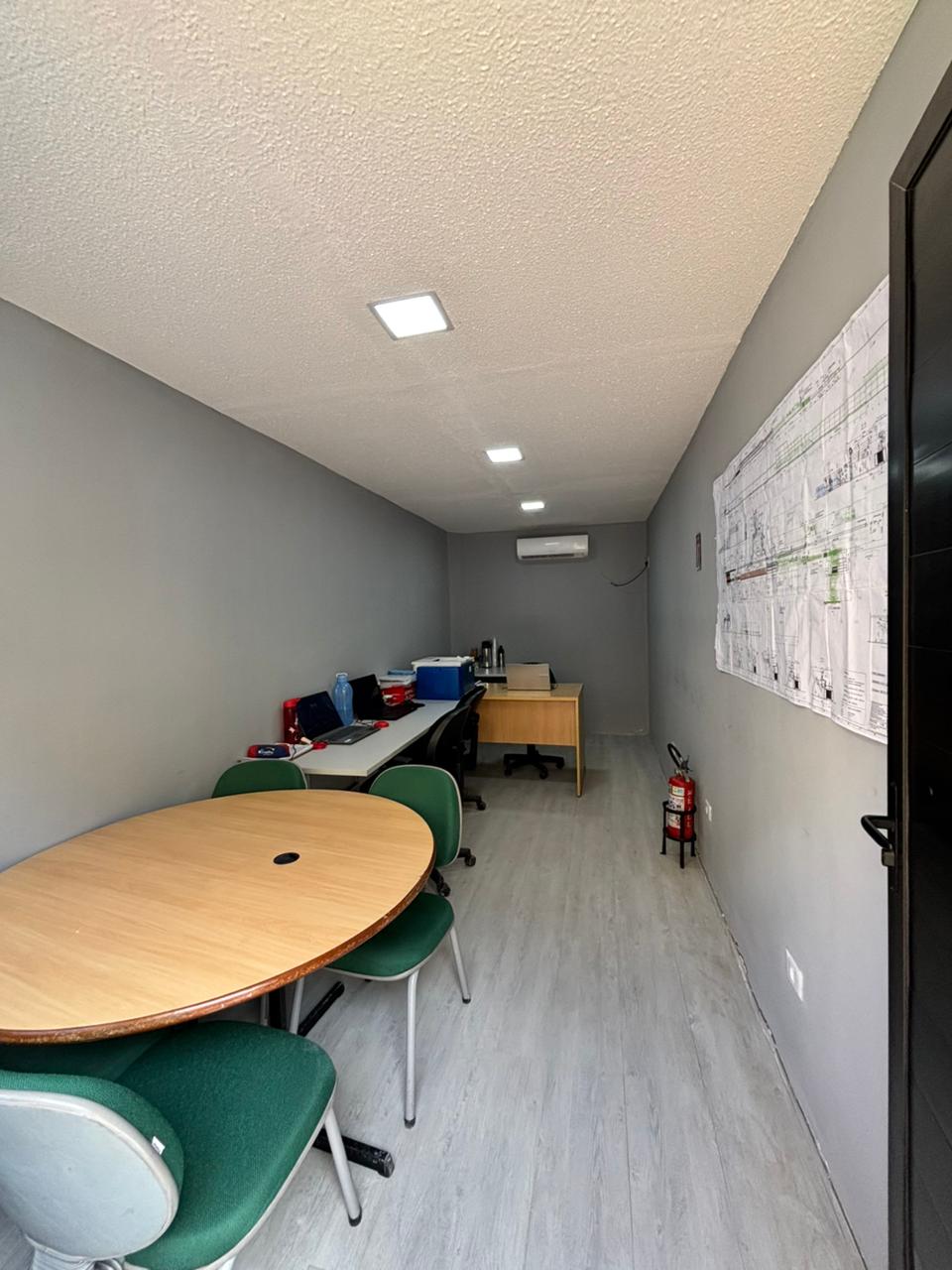 Sala de reuni&atilde;o em cont&ecirc;iner